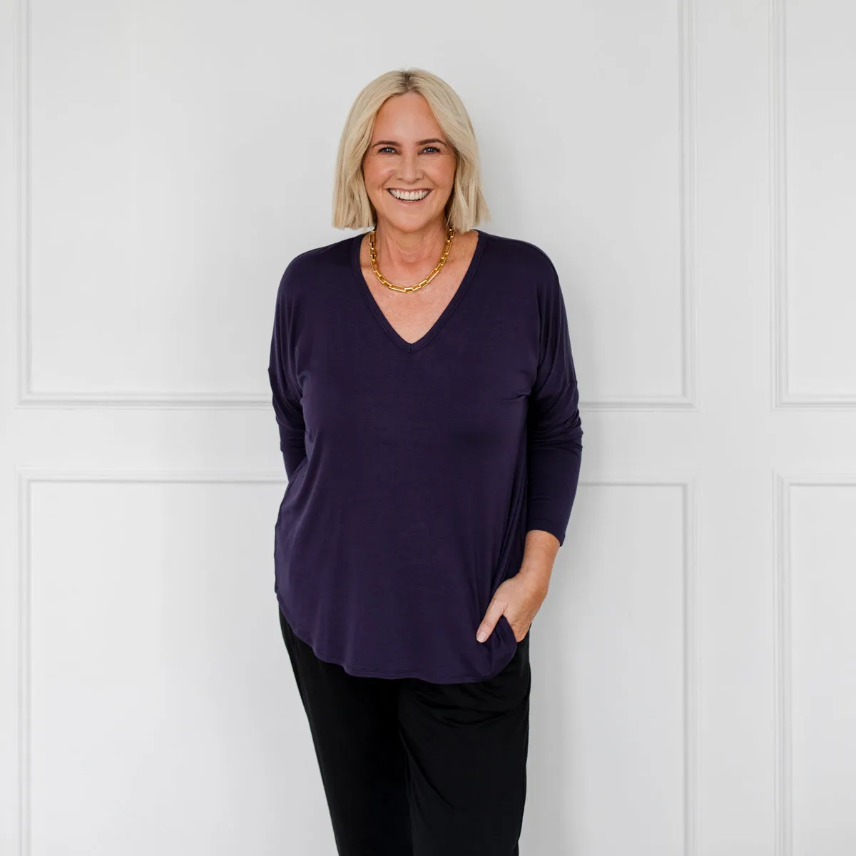 Sharon relaxed v-neck long-sleeve tee - navy