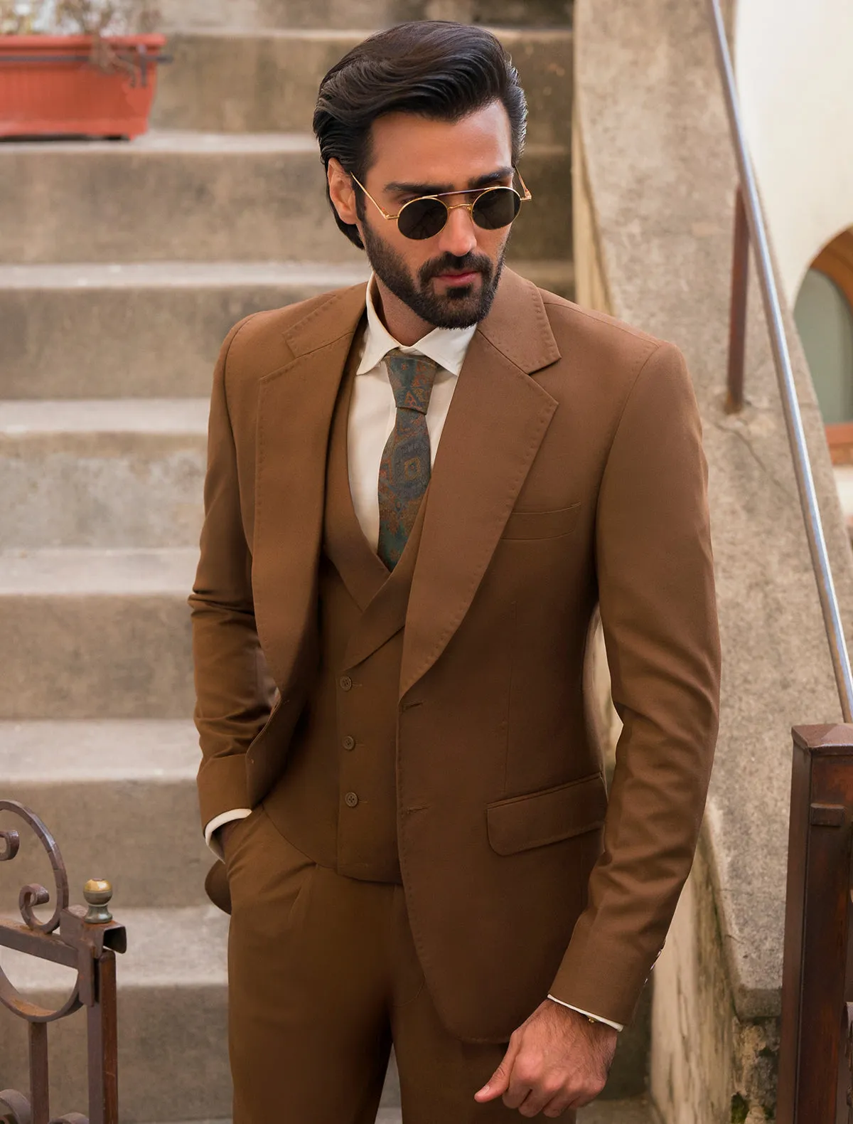 TAN CLASSIC THREE PIECE SUIT