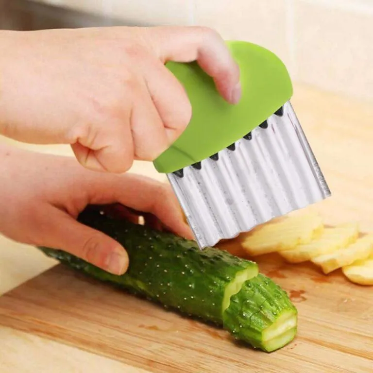 Wavy Blade Cutting with Wooden Handle French Fry